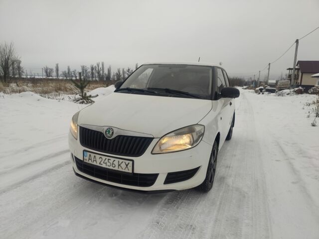 Білий Шкода Фабія, об'ємом двигуна 1.2 л та пробігом 300 тис. км за 3800 $, фото 1 на Automoto.ua