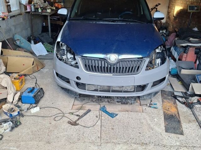 Белый Шкода Фабия, объемом двигателя 1.2 л и пробегом 240 тыс. км за 2850 $, фото 1 на Automoto.ua