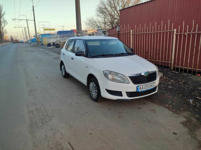 Белый Шкода Фабия, объемом двигателя 1.4 л и пробегом 200 тыс. км за 4500 $, фото 1 на Automoto.ua