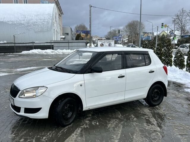 Белый Шкода Фабия, объемом двигателя 1.2 л и пробегом 270 тыс. км за 3450 $, фото 1 на Automoto.ua