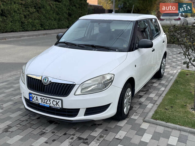 Белый Шкода Фабия, объемом двигателя 1.6 л и пробегом 260 тыс. км за 5150 $, фото 1 на Automoto.ua