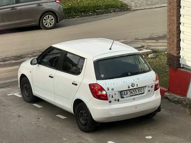 Білий Шкода Фабія, об'ємом двигуна 1.4 л та пробігом 690 тис. км за 3600 $, фото 1 на Automoto.ua