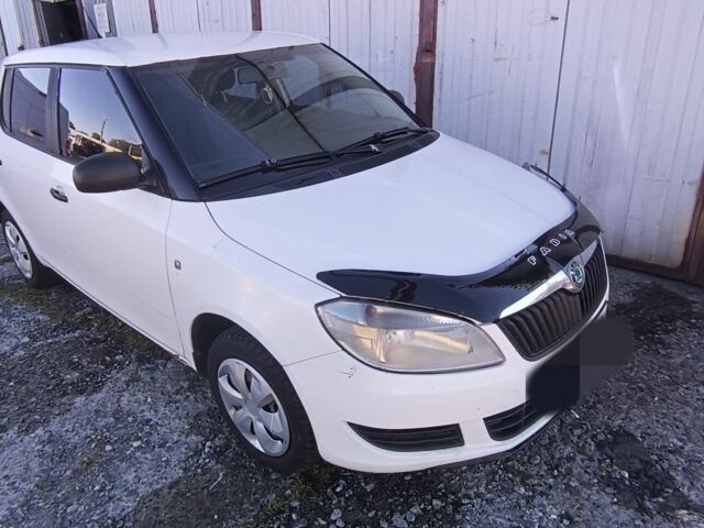 Белый Шкода Фабия, объемом двигателя 0 л и пробегом 200 тыс. км за 3600 $, фото 1 на Automoto.ua