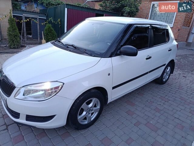 Білий Шкода Фабія, об'ємом двигуна 1.2 л та пробігом 299 тис. км за 3950 $, фото 1 на Automoto.ua