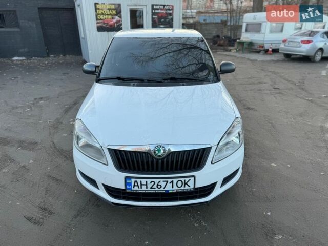 Білий Шкода Фабія, об'ємом двигуна 1.39 л та пробігом 220 тис. км за 3950 $, фото 1 на Automoto.ua