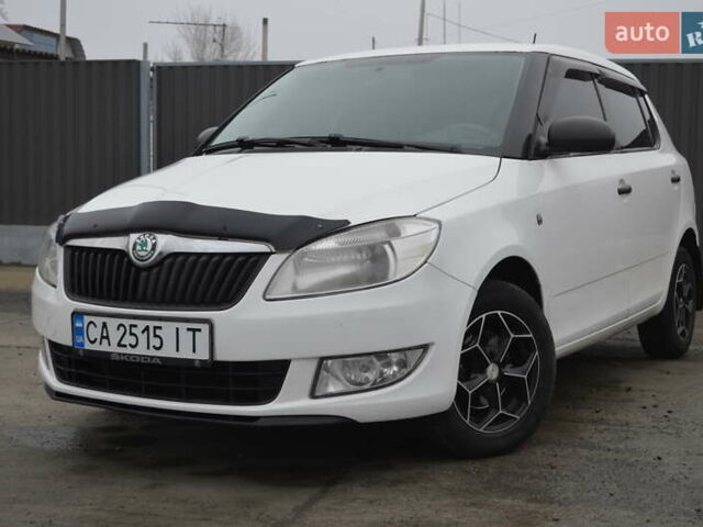 Белый Шкода Фабия, объемом двигателя 1.39 л и пробегом 188 тыс. км за 4999 $, фото 1 на Automoto.ua
