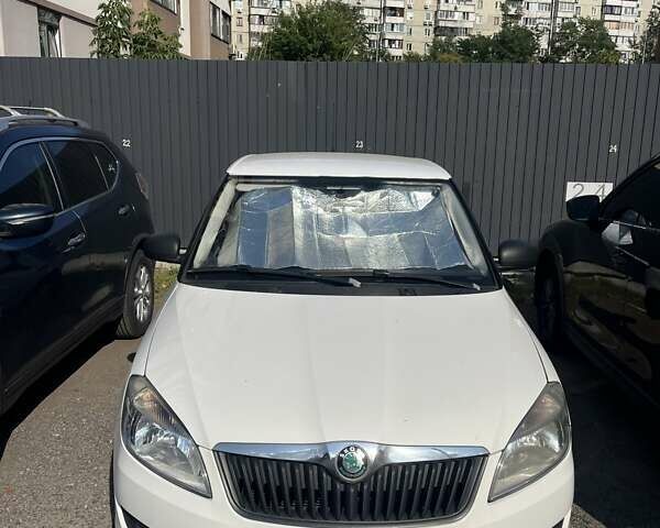 Шкода Фабія 2011 у Києві на Automoto.ua Білий Шкода Фабія, об'ємом двигуна 1.2 л та пробігом 232 тис. км за 5500 $, фото 1 на Automoto.ua