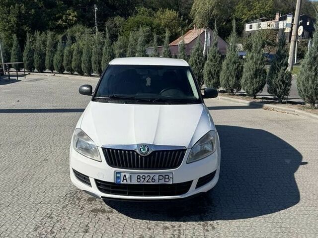 Білий Шкода Фабія, об'ємом двигуна 1.4 л та пробігом 300 тис. км за 4350 $, фото 1 на Automoto.ua