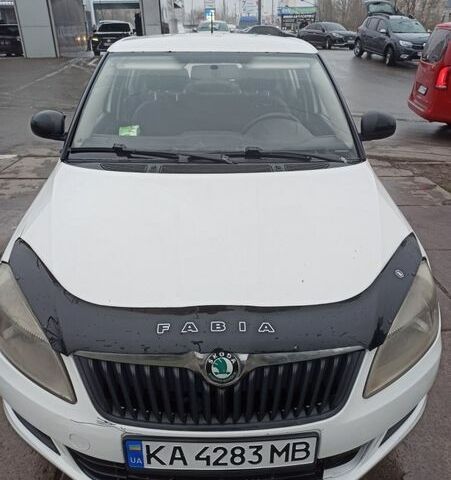 Белый Шкода Фабия, объемом двигателя 1.39 л и пробегом 291 тыс. км за 3900 $, фото 1 на Automoto.ua