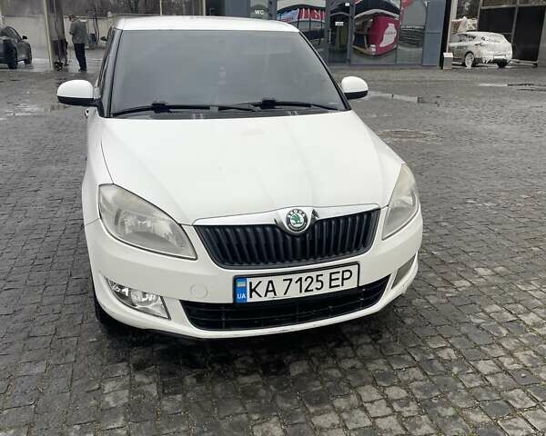 Білий Шкода Фабія, об'ємом двигуна 1.2 л та пробігом 298 тис. км за 4500 $, фото 1 на Automoto.ua