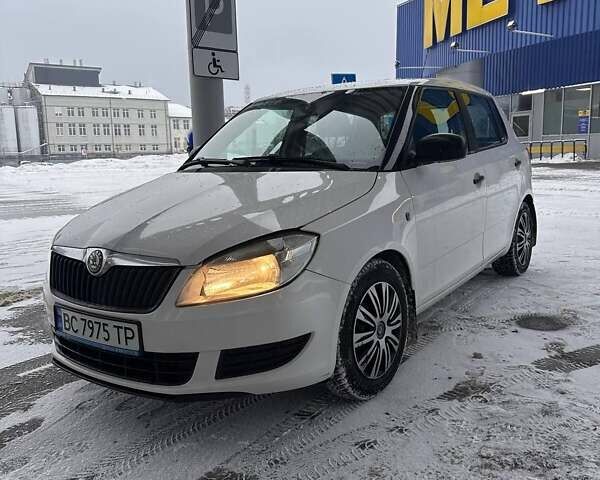 Білий Шкода Фабія, об'ємом двигуна 1.2 л та пробігом 199 тис. км за 4200 $, фото 1 на Automoto.ua
