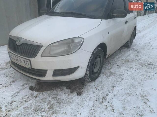 Білий Шкода Фабія, об'ємом двигуна 1.39 л та пробігом 225 тис. км за 5437 $, фото 1 на Automoto.ua