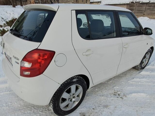 Білий Шкода Фабія, об'ємом двигуна 1.6 л та пробігом 262 тис. км за 5199 $, фото 1 на Automoto.ua