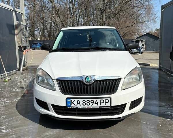 Білий Шкода Фабія, об'ємом двигуна 1.4 л та пробігом 237 тис. км за 5500 $, фото 1 на Automoto.ua