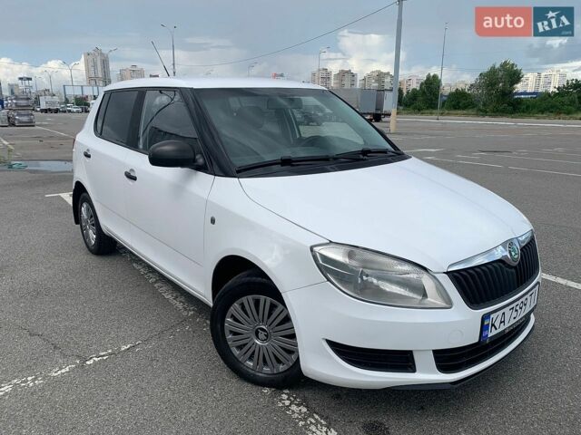 Білий Шкода Фабія, об'ємом двигуна 1.39 л та пробігом 210 тис. км за 4250 $, фото 1 на Automoto.ua