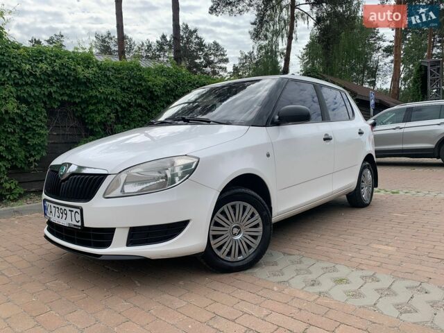 Белый Шкода Фабия, объемом двигателя 1.39 л и пробегом 169 тыс. км за 4999 $, фото 1 на Automoto.ua