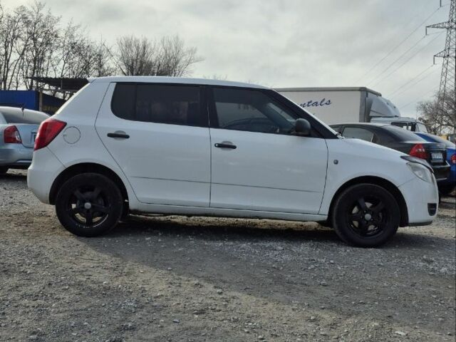 Білий Шкода Фабія, об'ємом двигуна 0 л та пробігом 240 тис. км за 3999 $, фото 1 на Automoto.ua