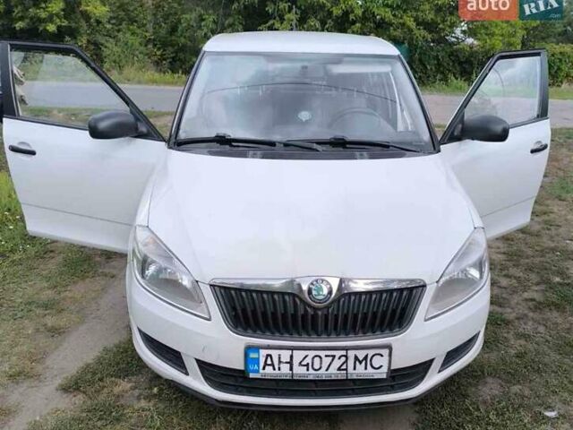 Білий Шкода Фабія, об'ємом двигуна 1.2 л та пробігом 155 тис. км за 5900 $, фото 1 на Automoto.ua