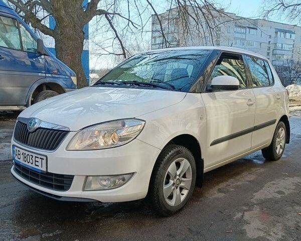 Белый Шкода Фабия, объемом двигателя 1.2 л и пробегом 180 тыс. км за 4650 $, фото 1 на Automoto.ua