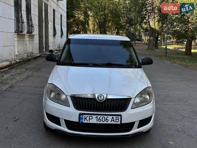 Шкода Фабия 2012 в Запорожье на Automoto.ua Белый Шкода Фабия, объемом двигателя 1.2 л и пробегом 256 тыс. км за 5200 $, фото 1 на Automoto.ua