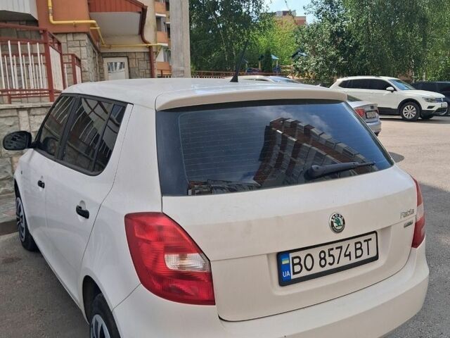 Білий Шкода Фабія, об'ємом двигуна 1.6 л та пробігом 249 тис. км за 5850 $, фото 1 на Automoto.ua