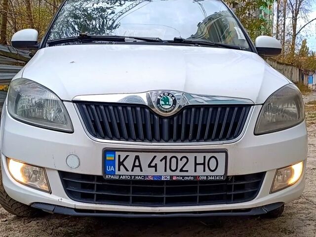 Білий Шкода Фабія, об'ємом двигуна 1.4 л та пробігом 231 тис. км за 5100 $, фото 1 на Automoto.ua