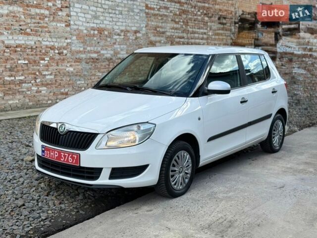 Белый Шкода Фабия, объемом двигателя 1.2 л и пробегом 158 тыс. км за 5000 $, фото 1 на Automoto.ua