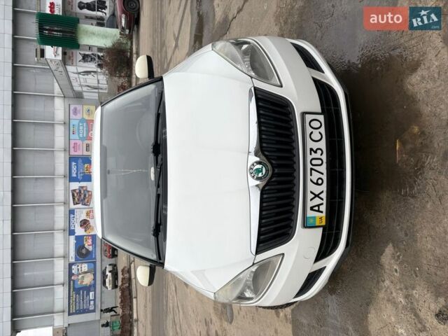 Белый Шкода Фабия, объемом двигателя 1.2 л и пробегом 224 тыс. км за 5100 $, фото 1 на Automoto.ua