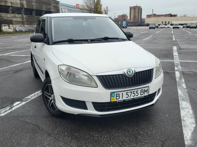 Белый Шкода Фабия, объемом двигателя 1.4 л и пробегом 172 тыс. км за 6200 $, фото 1 на Automoto.ua