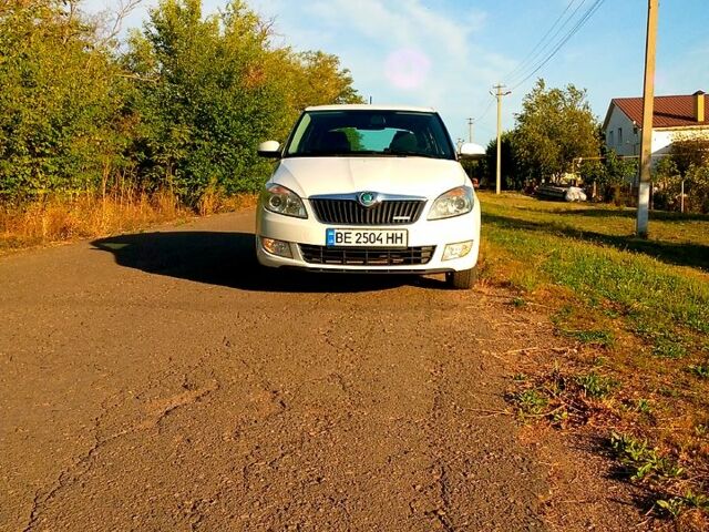 Белый Шкода Фабия, объемом двигателя 1.2 л и пробегом 174 тыс. км за 5500 $, фото 1 на Automoto.ua