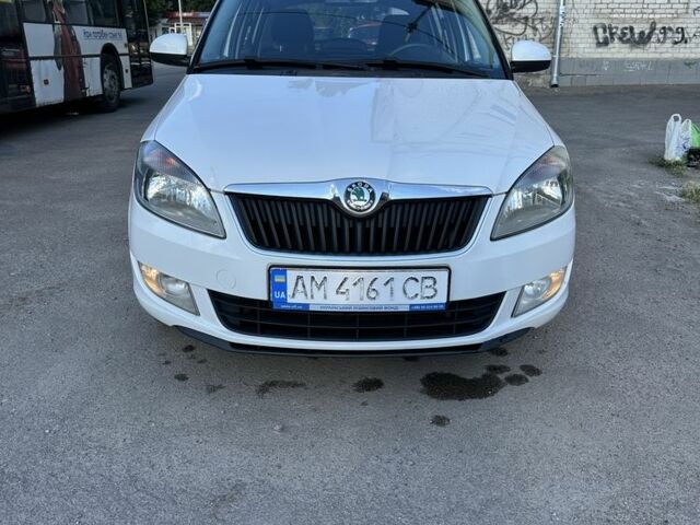Білий Шкода Фабія, об'ємом двигуна 1.4 л та пробігом 208 тис. км за 5309 $, фото 1 на Automoto.ua