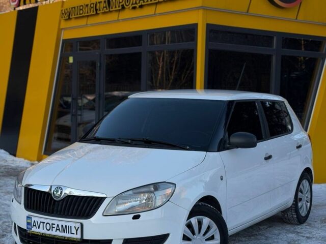 Белый Шкода Фабия, объемом двигателя 0 л и пробегом 233 тыс. км за 4600 $, фото 1 на Automoto.ua