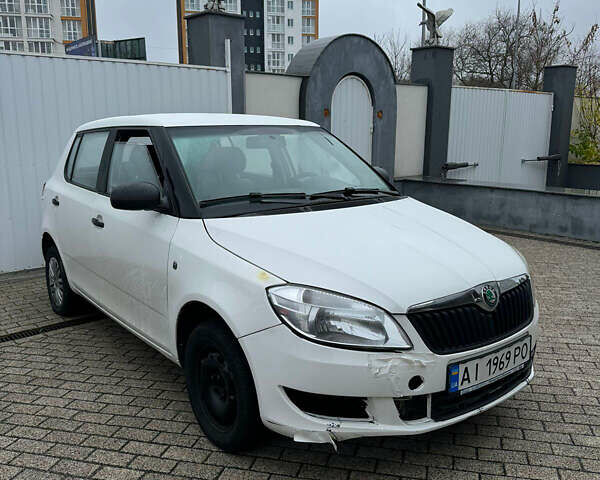 Білий Шкода Фабія, об'ємом двигуна 1.2 л та пробігом 305 тис. км за 4100 $, фото 1 на Automoto.ua