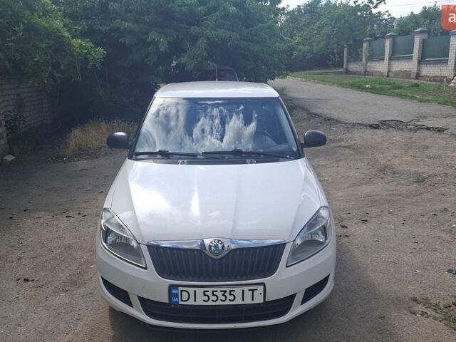 Білий Шкода Фабія, об'ємом двигуна 1.39 л та пробігом 146 тис. км за 5300 $, фото 1 на Automoto.ua