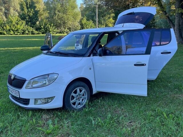 Білий Шкода Фабія, об'ємом двигуна 1.2 л та пробігом 174 тис. км за 5500 $, фото 1 на Automoto.ua