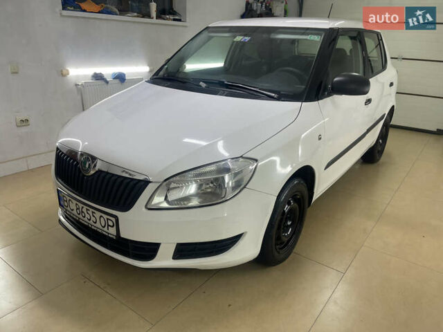 Білий Шкода Фабія, об'ємом двигуна 1.2 л та пробігом 303 тис. км за 3900 $, фото 1 на Automoto.ua
