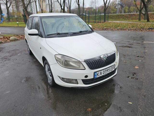 Білий Шкода Фабія, об'ємом двигуна 1.4 л та пробігом 256 тис. км за 3200 $, фото 1 на Automoto.ua