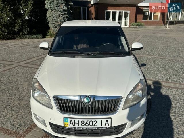 Белый Шкода Фабия, объемом двигателя 1.4 л и пробегом 246 тыс. км за 7000 $, фото 1 на Automoto.ua