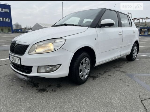 Білий Шкода Фабія, об'ємом двигуна 1.4 л та пробігом 420 тис. км за 3400 $, фото 1 на Automoto.ua