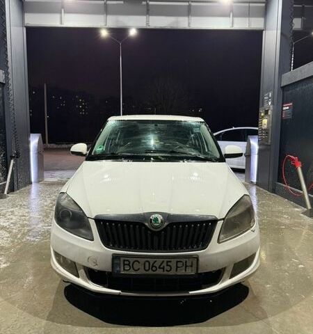 Білий Шкода Фабія, об'ємом двигуна 1.2 л та пробігом 378 тис. км за 3300 $, фото 1 на Automoto.ua