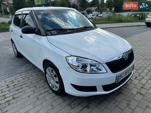 Белый Шкода Фабия, объемом двигателя 1.39 л и пробегом 260 тыс. км за 3600 $, фото 1 на Automoto.ua