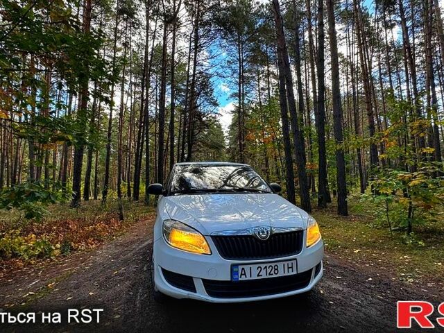 Белый Шкода Фабия, объемом двигателя 1.4 л и пробегом 0 тыс. км за 4400 $, фото 1 на Automoto.ua