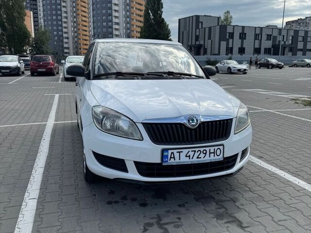 Білий Шкода Фабія, об'ємом двигуна 1.2 л та пробігом 206 тис. км за 4400 $, фото 1 на Automoto.ua