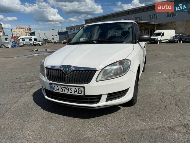Білий Шкода Фабія, об'ємом двигуна 1.2 л та пробігом 200 тис. км за 3999 $, фото 1 на Automoto.ua