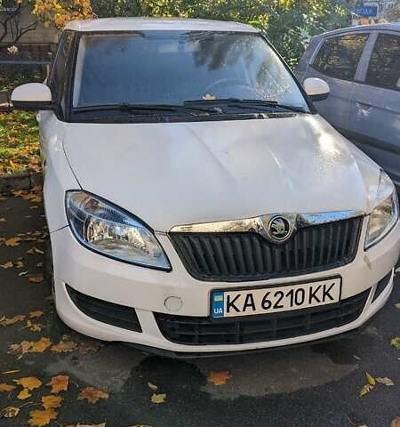 Шкода Фабия 2012 в Киеве на Automoto.ua Белый Шкода Фабия, объемом двигателя 1.39 л и пробегом 331 тыс. км за 3900 $, фото 1 на Automoto.ua