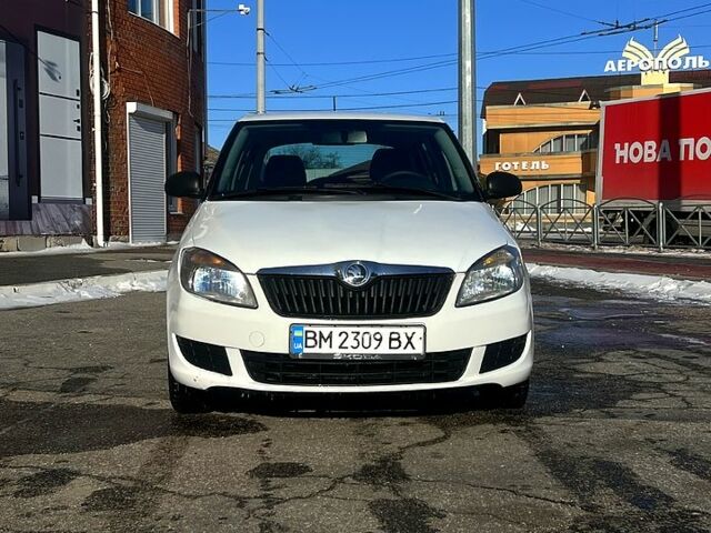 Белый Шкода Фабия, объемом двигателя 1.4 л и пробегом 19200 тыс. км за 4000 $, фото 1 на Automoto.ua
