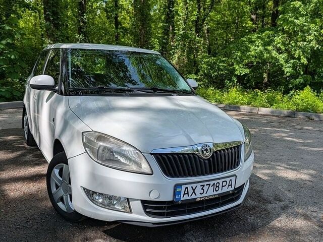Білий Шкода Фабія, об'ємом двигуна 1.39 л та пробігом 287 тис. км за 4950 $, фото 1 на Automoto.ua