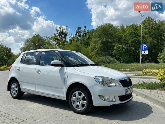Белый Шкода Фабия, объемом двигателя 1.39 л и пробегом 96 тыс. км за 6800 $, фото 1 на Automoto.ua