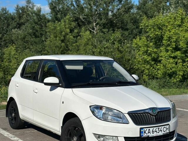 Белый Шкода Фабия, объемом двигателя 1.39 л и пробегом 261 тыс. км за 5299 $, фото 1 на Automoto.ua