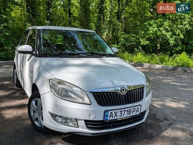 Белый Шкода Фабия, объемом двигателя 1.39 л и пробегом 287 тыс. км за 4950 $, фото 1 на Automoto.ua